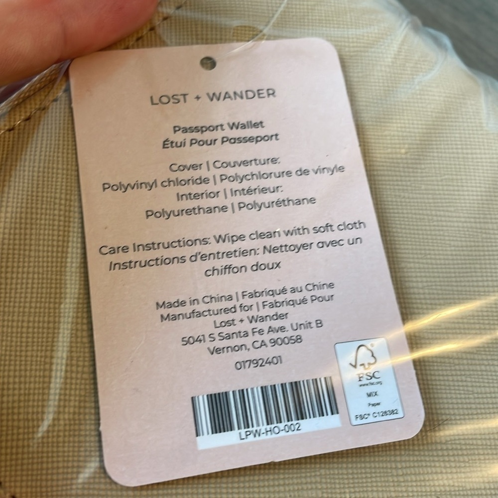 Lost + Wander, beige passport wallet, BRAND NEW - Picture 2 of 4